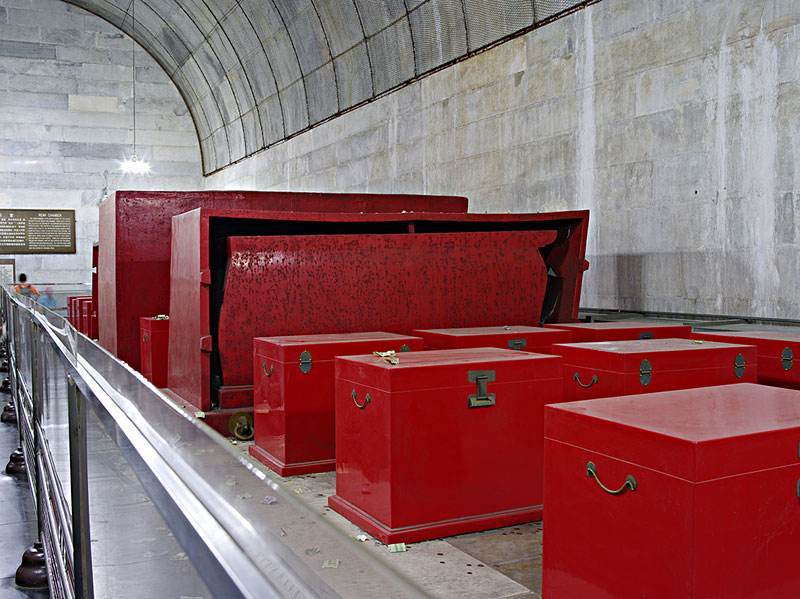 万历皇帝的陵墓,价值上亿?光是这2件就价值连城,禁止出国展览