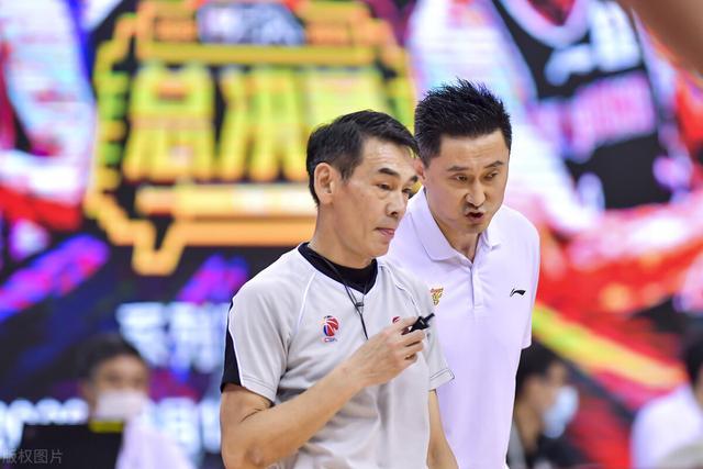 广东大隐患杜峰昏招单节2人3犯规万圣伟苏伟都不要了就和辽宁拼