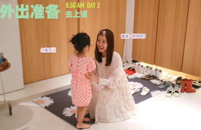 陈赫|陈赫张子萱晒日常，一出门就是超大私人车库，宠物狗都穿昂贵尿不湿