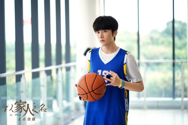 贺子秋|《以家人之名》凌霄和贺子秋的人设都被不合常理的剧情玩崩了