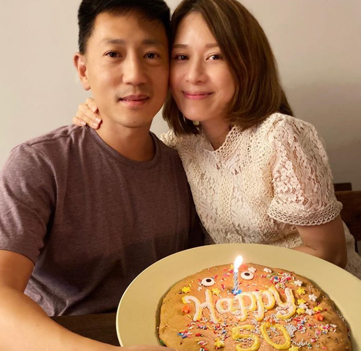 鄺文珣為富豪老公慶祝50歲生日夫妻倆臉貼臉親密合影大秀恩愛