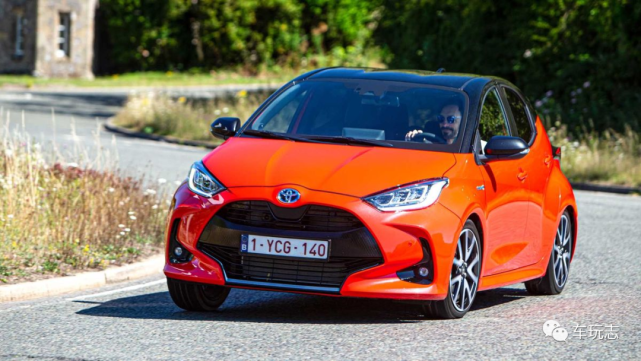 2021年丰田雅力士yarishatchback15t三缸混动即使价格偏高