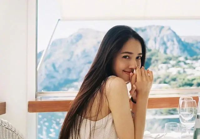 刘心悠|退圈也要谈恋爱？刘心悠和小孩的八年恋情可真虐！