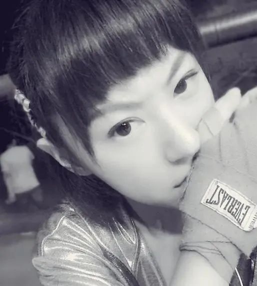 刘心悠|退圈也要谈恋爱？刘心悠和小孩的八年恋情可真虐！