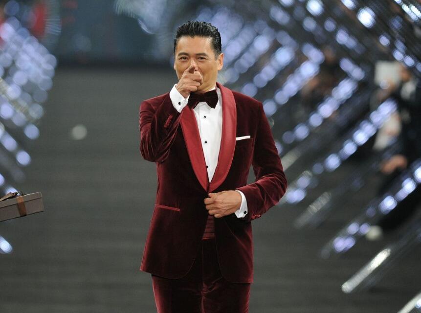 周润发|捧上神坛的演技 吹嘘过头的节俭 捐款活动中从未有过名字的一代影帝