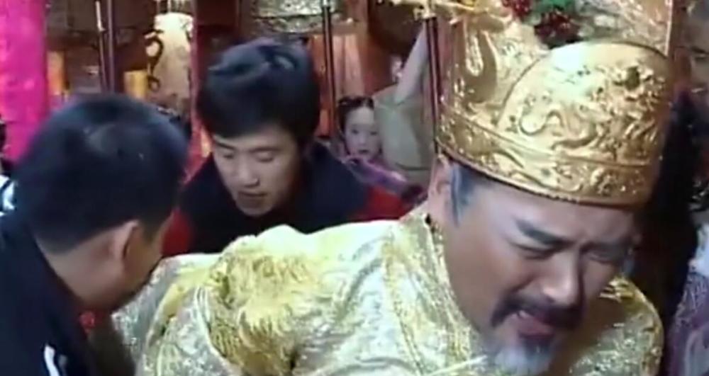 周润发|捧上神坛的演技 吹嘘过头的节俭 捐款活动中从未有过名字的一代影帝