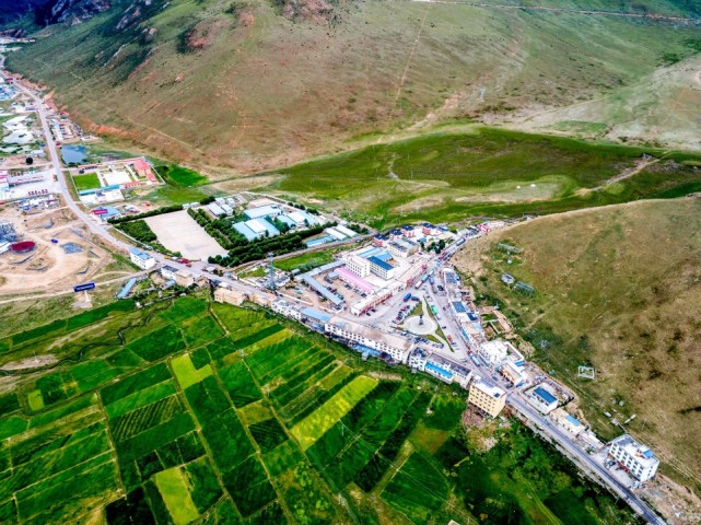 川藏线318和317交汇点邦达镇2158人海拔4120米不宜住宿