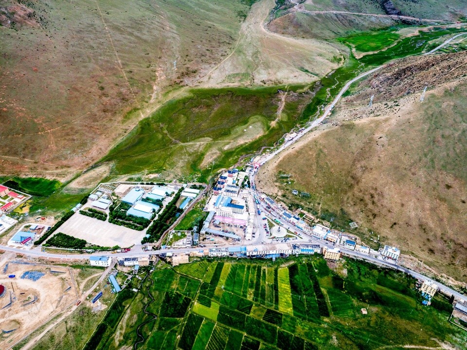 川藏线318和317交汇点:邦达镇2158人,海拔4120米不宜住宿