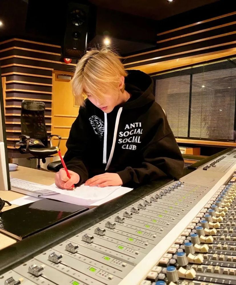 蔡徐坤|在蔡徐坤身上，我们看到了一个青春偶像的蜕变