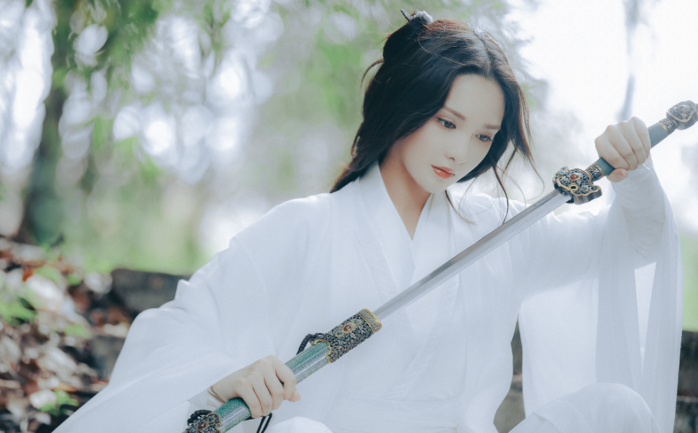 彭小苒古风侠女造型,清冷飘逸,可是怎么和东宫小枫时期不一样了