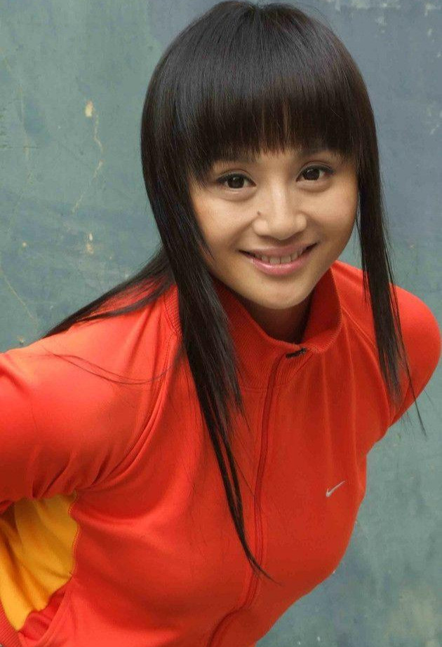 小时候的曹颖是在千娇百宠中长大的,家人更是尊重她的选择,她之前学过