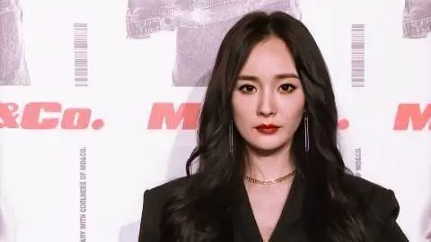 杨幂|第五次被拍，连最有吃瓜精神的网友都麻木了…