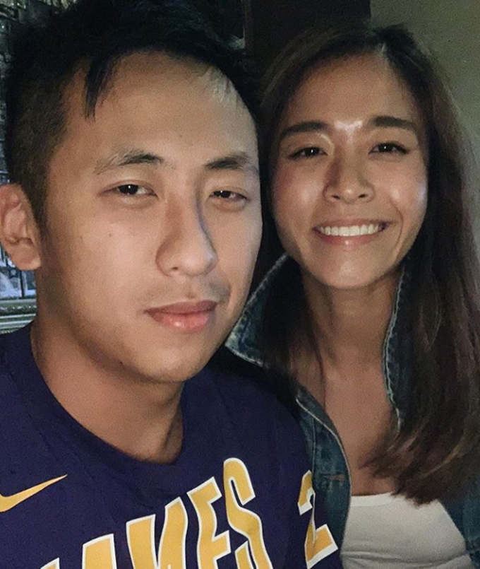 洗米华|洗米华24岁儿子与女友隔空秀恩爱，女方比他大1岁，且身材更健硕