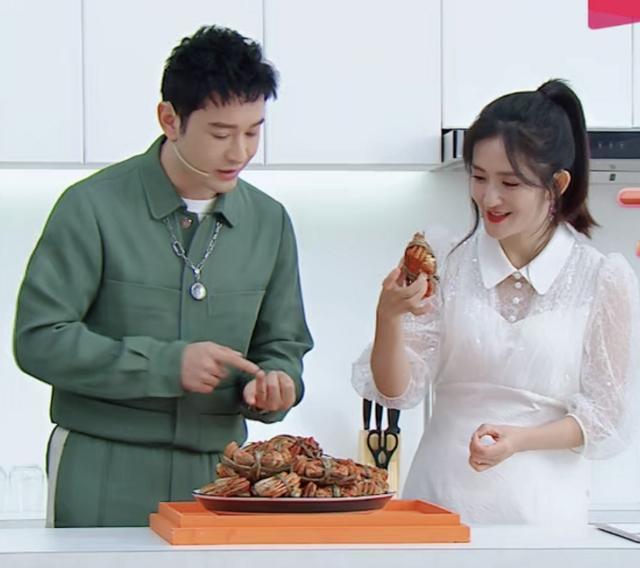 谢娜|谢娜直播带货首秀：卖四个城市套房全部被秒杀，黄晓明现身捧场