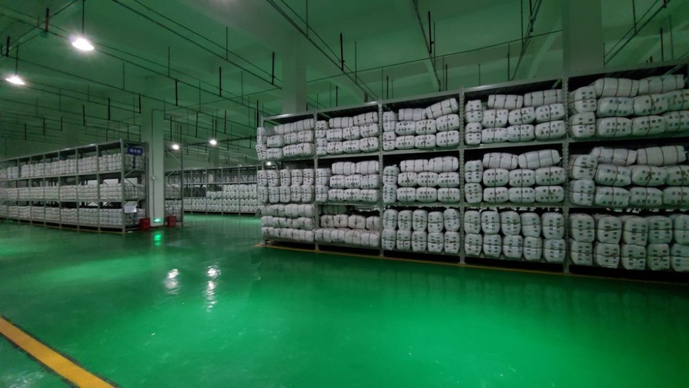 夜探内江市军粮供应和救灾物资储备中心:物资充足 品类丰富