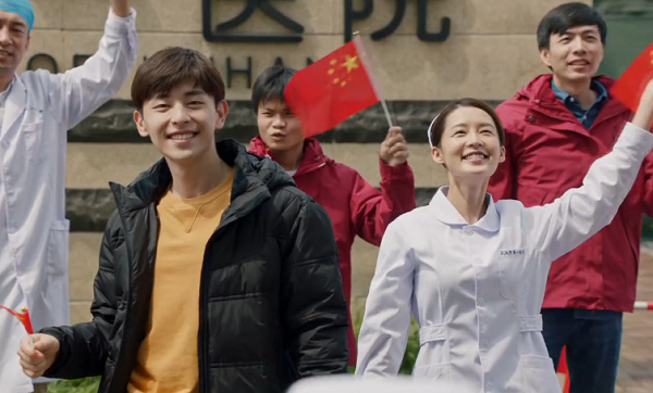 素颜|电视剧《在一起》才是真正的未播先火！群星云集、0片酬素颜出镜