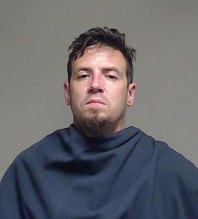 罗兰·格拉博夫斯基|魔鬼在人间：三周大婴儿尸体浸在焦油桶里，父亲曾侵犯儿童