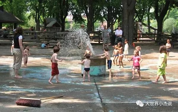 惨 华人小伙当街遭黑人壮汉暴揍 头破血流 竟因英文不好被警察逮捕 腾讯新闻