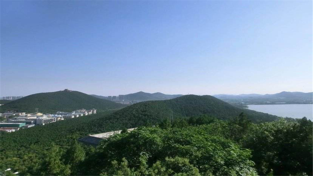 中国五十名山之一，坐落在江苏省，海拔最高只有142米