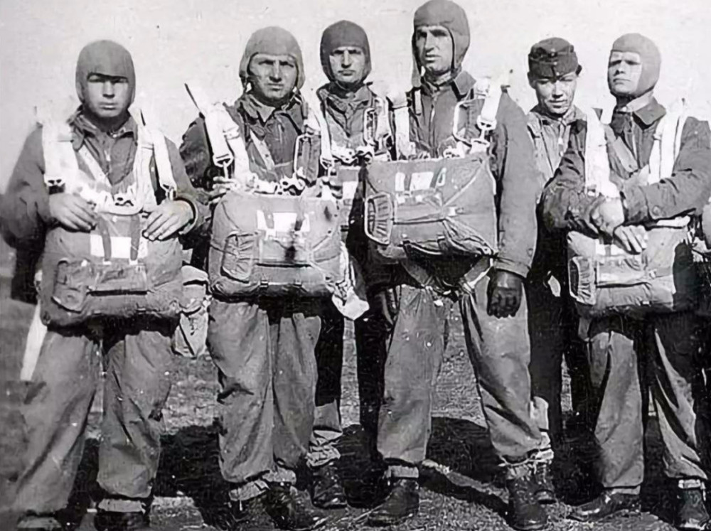 二战"最倒霉"伞兵,在树上挂了70多年,已经与树"融为一体"