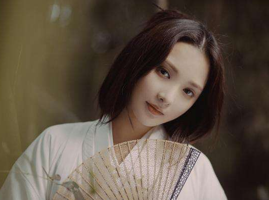 彭小苒|当真为古装而生？彭小苒古风侠女照片风韵万千，比曲小枫还要美！