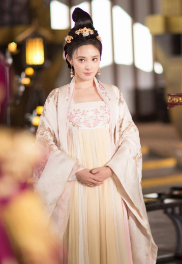 彭小苒|当真为古装而生？彭小苒古风侠女照片风韵万千，比曲小枫还要美！