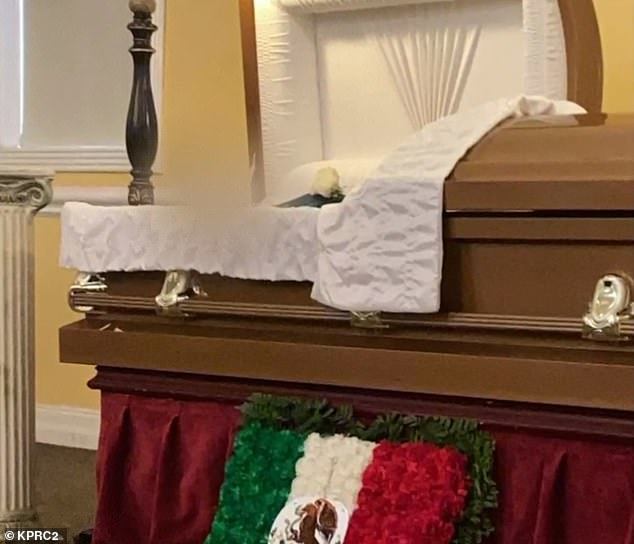 美国_社会|美国姐妹俩含泪向亡父告别，却发现棺材里躺的是别人，当场气炸