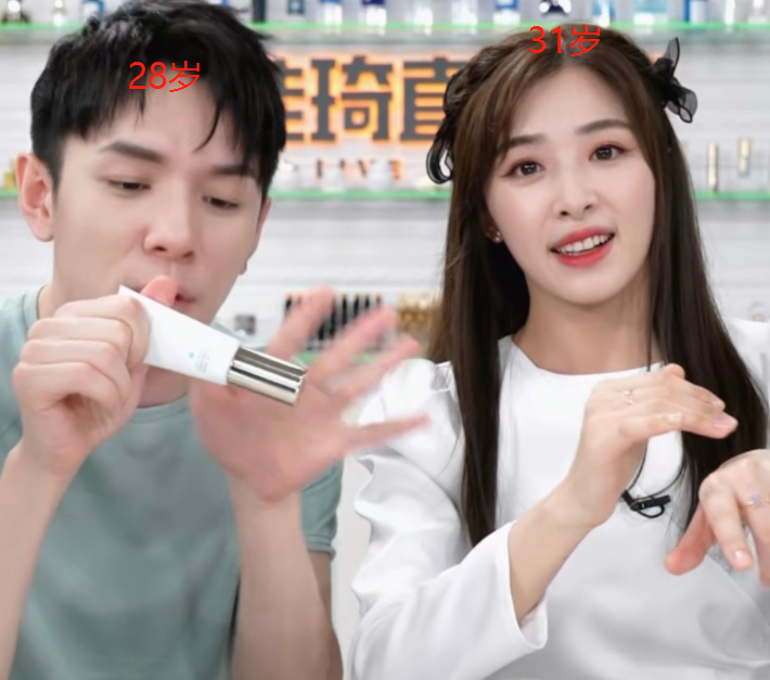 李佳琦|李佳琦张含韵直播，没有开磨皮特效，张含韵生图哪像是“姐姐”？