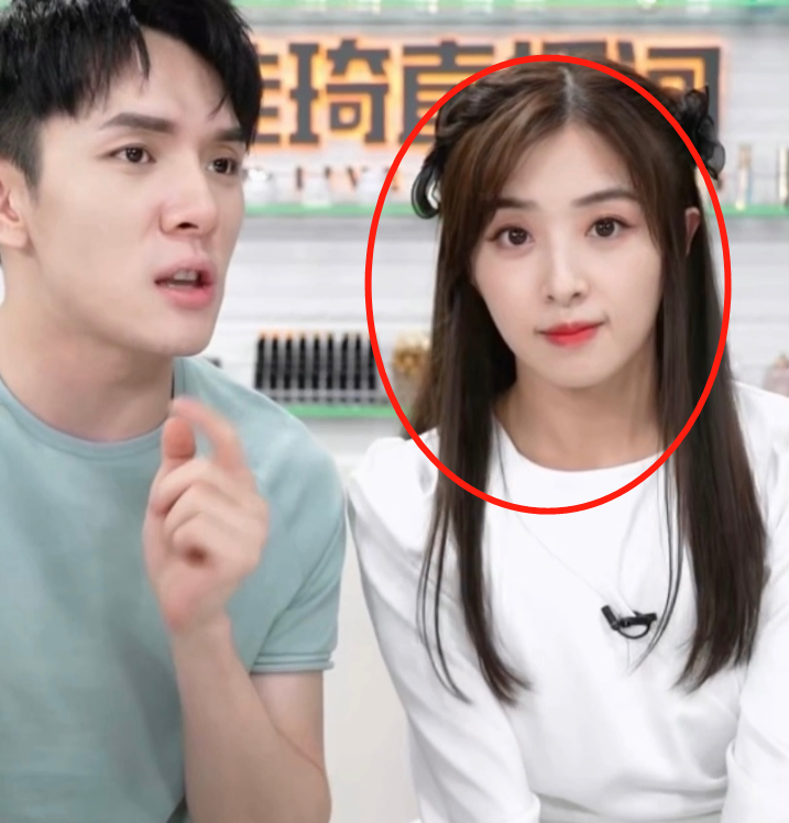 李佳琦|李佳琦张含韵直播，没有开磨皮特效，张含韵生图哪像是“姐姐”？