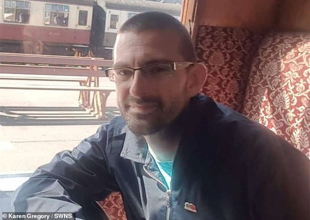 英国_社会|英国38岁男子为挽留50岁女友假扮癌症病人，演技一流骗倒众人