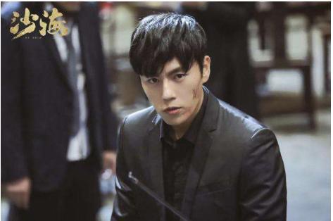 秦昊|他性格倔强，曾两年拒演十几部戏，娶大9岁女星，如今生活美满！