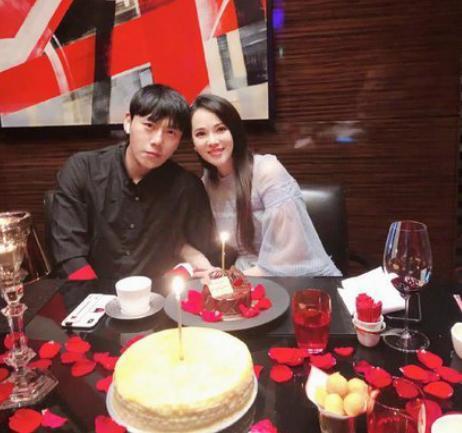 秦昊|他性格倔强，曾两年拒演十几部戏，娶大9岁女星，如今生活美满！