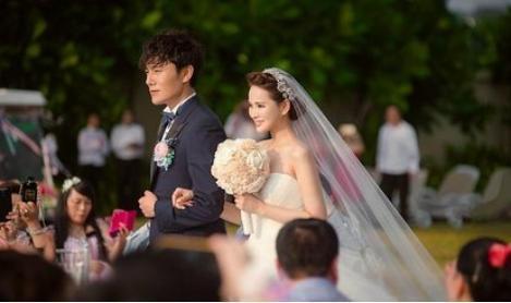 秦昊|他性格倔强，曾两年拒演十几部戏，娶大9岁女星，如今生活美满！