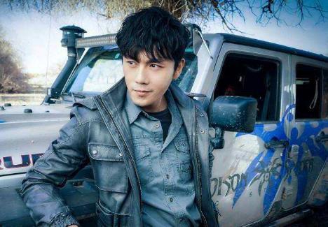 秦昊|他性格倔强，曾两年拒演十几部戏，娶大9岁女星，如今生活美满！