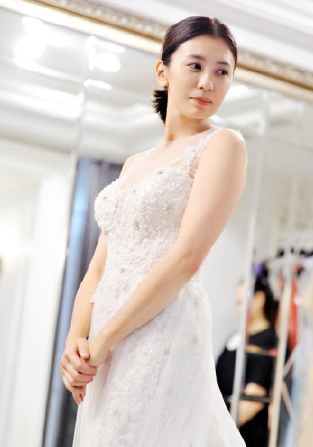 冻龄女神贾静雯姣好身材被外媒追捧瘦身秘籍曝光仅有3点