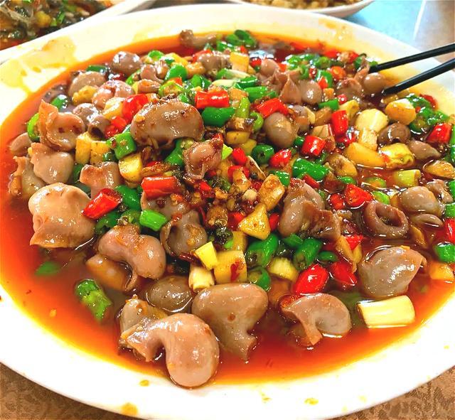 嬢嬢很"社会"!成都的"高档"苍蝇馆子,生意很火爆的江湖菜!_腾讯新闻