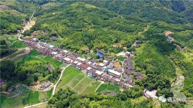(俯瞰石洋村61张渺/摄)石洋村位于闽侯县廷坪乡东南部山区,143县