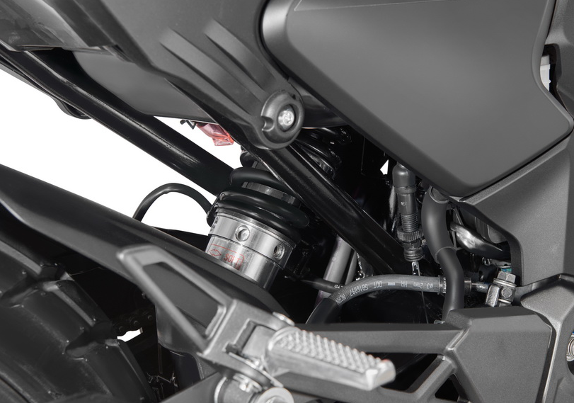 4千瓦新大洲本田cbf190tr发动机采用单缸风冷散热,电喷供油,实际排量