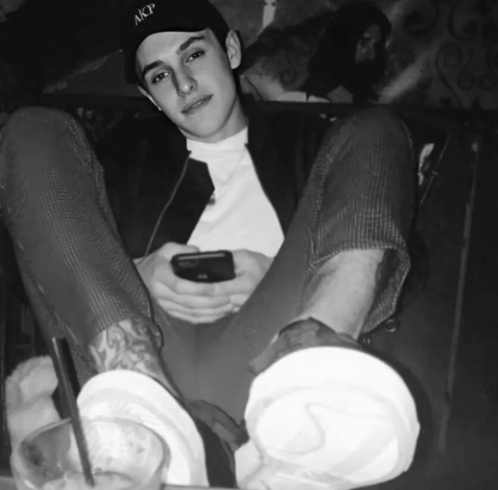 这小子名叫dalton gomez,1993年出生在加州南部,今年27岁,身高167cm