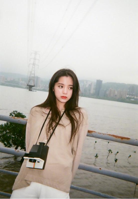 欧阳娜娜真是女大学生中的高配 虽然平时穿衣低调 却带着名媛感 腾讯新闻