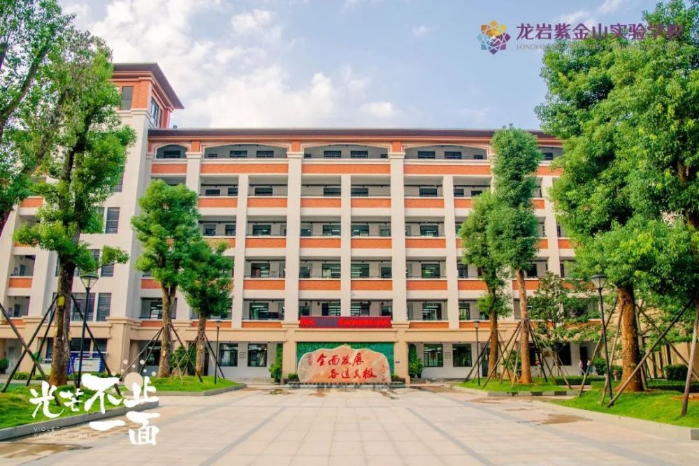 作为 首届初三毕业班 ,紫金山实验学校全体初三学子发挥出色,成绩辉煌