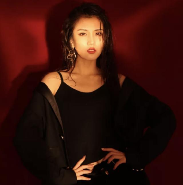 帅,性格也很好,那他的女友自然也不一般,她就是上戏校花,女演员王君瑞