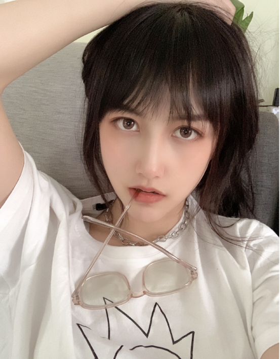 合同事件再反转,rng前女主持人王萌向rng道歉,网友:有绿茶味了