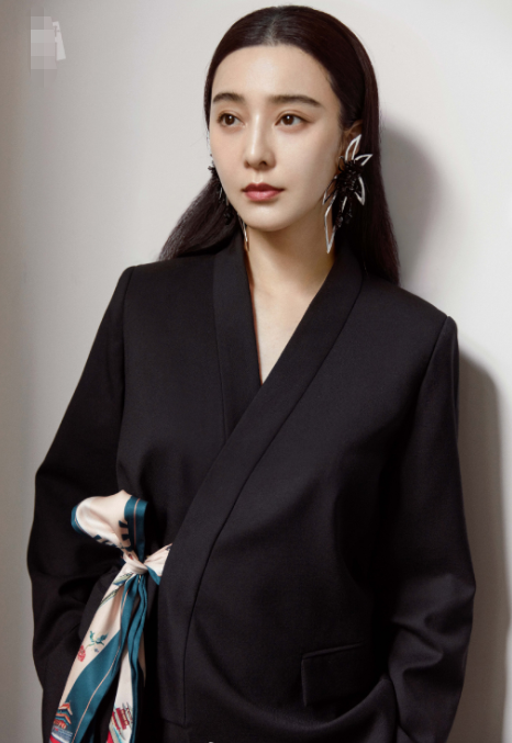 范冰冰|范冰冰被杂志“坑了”？按要求卸去眼妆后，女神成40岁“黄脸婆”