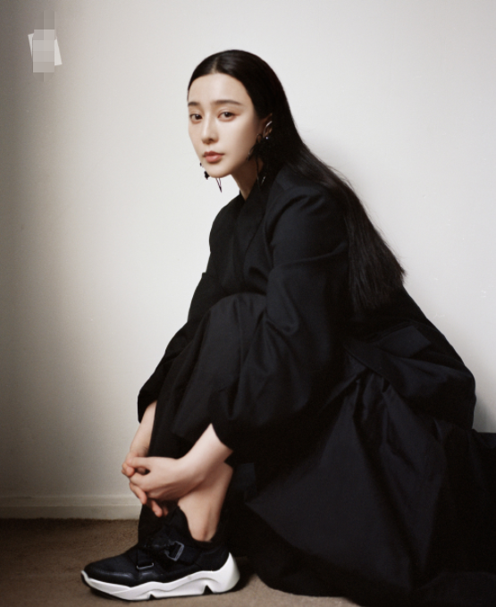 范冰冰|范冰冰被杂志“坑了”？按要求卸去眼妆后，女神成40岁“黄脸婆”