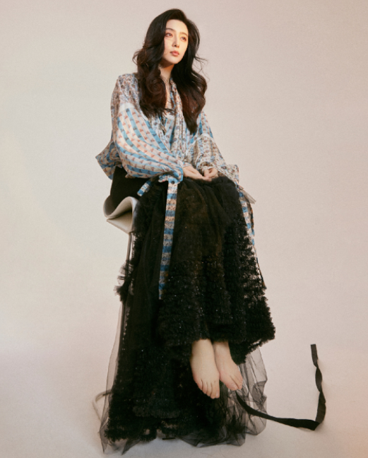 范冰冰|范冰冰被杂志“坑了”？按要求卸去眼妆后，女神成40岁“黄脸婆”