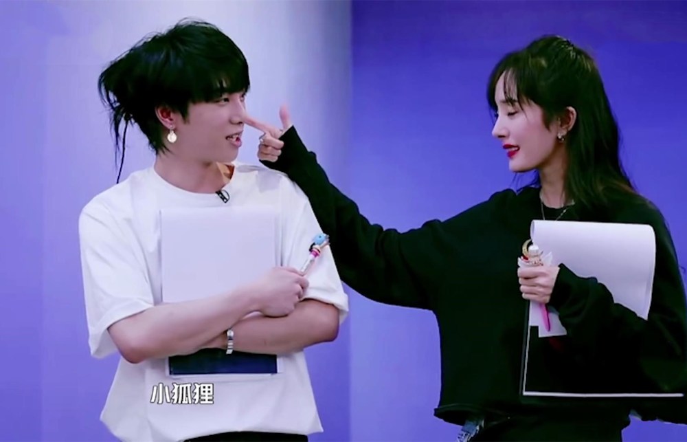 华晨宇吐槽杨幂裙子太短杨幂霸气回怼6个字花花脸都红了