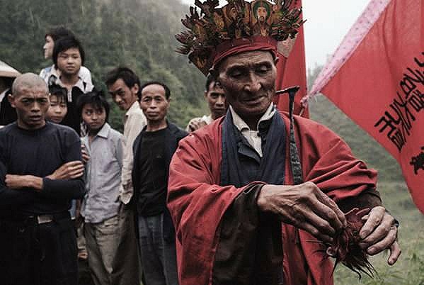 揭秘湘西赶尸之谜尸体听从赶尸匠的召唤自己走回家