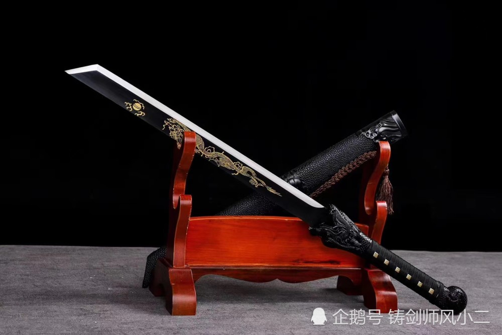 单手战刀青龙御史