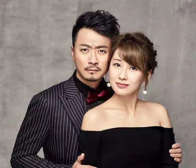 在这个时候,他认识了现在的妻子,黄芝.那年,他34岁.